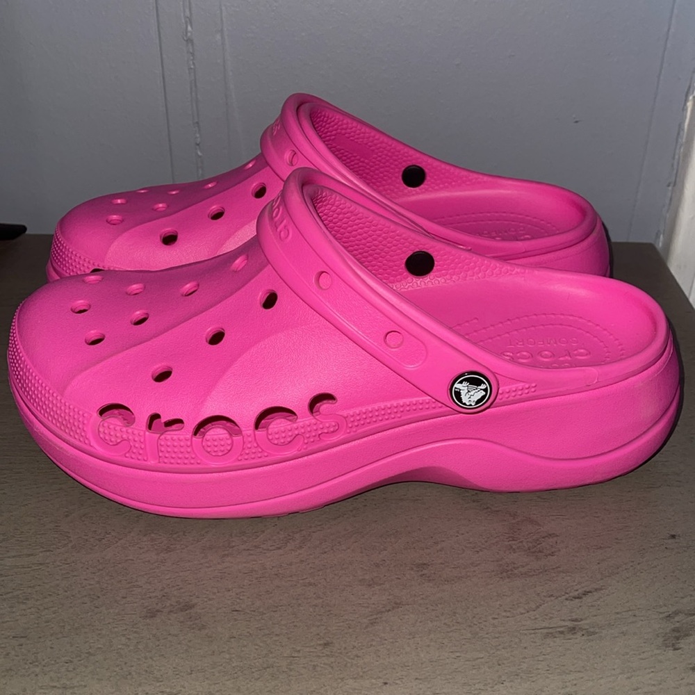 Women’s crocs - Picture 2 of 3